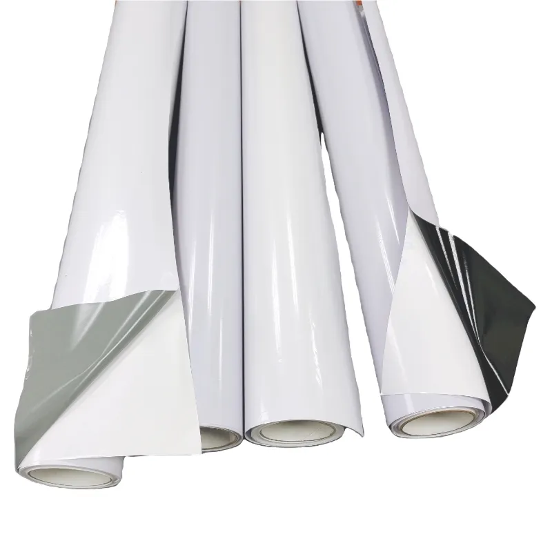 Großhandel Druck Vinyl rolle PVC Poster Material Weiß Glänzend Abnehmbarer Kleber Eco Solvent Druckbare selbst klebende Vinyl rolle
