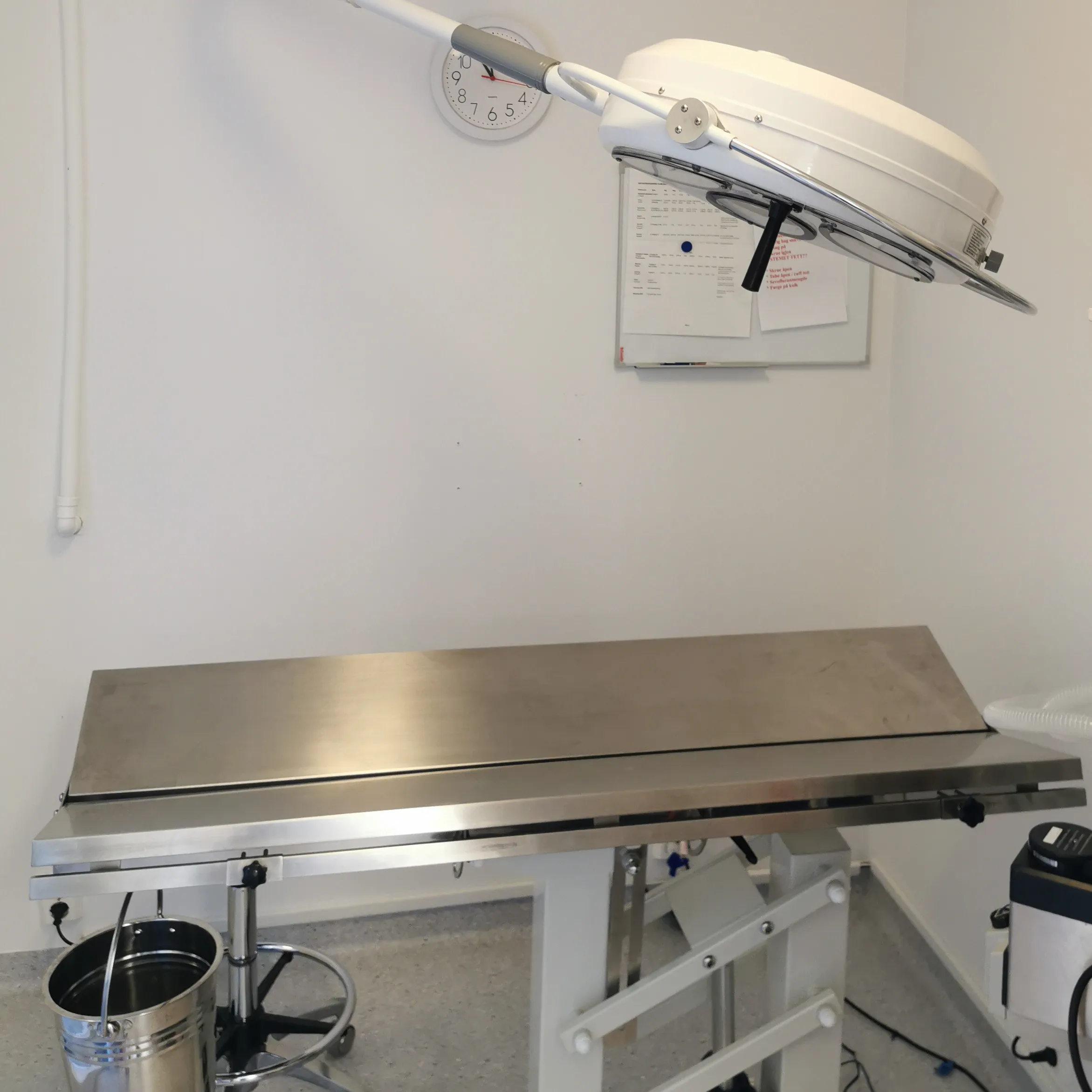 SUS304 S/S Tabletop IV pole Mesa de operaciones de clínica veterinaria Classic Z Shape Pet Hospital Mesa DE OPERACIONES eléctrica