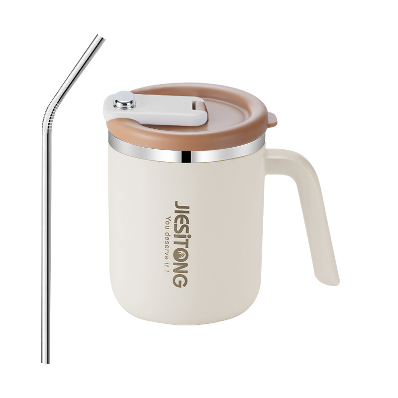 Tasse neuve blanche 500ml avec paille, motif curry.