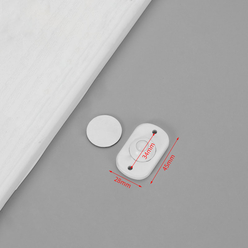 1 white plastic bead