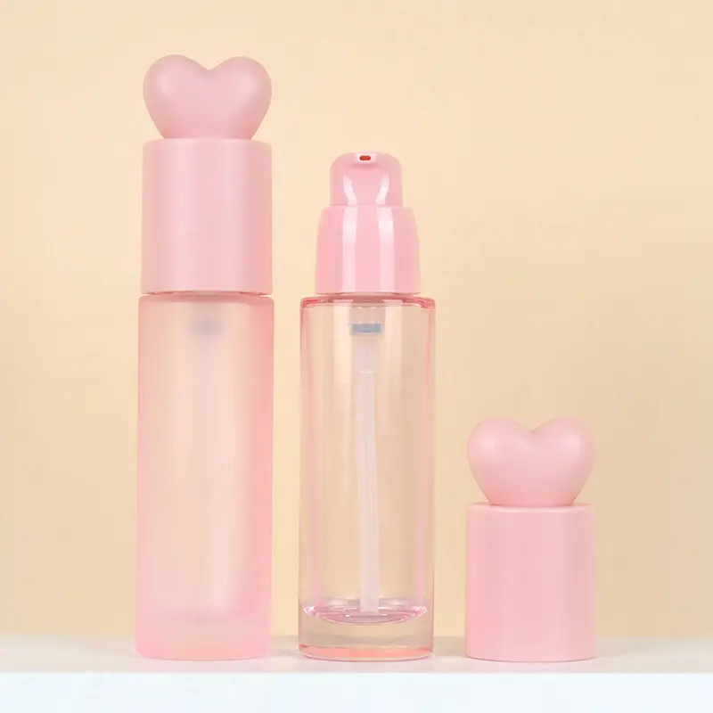 Em estoque 30ml personalizado vidro garrafa rosa clara loção vazia bomba garrafa coração forma fundação garrafa