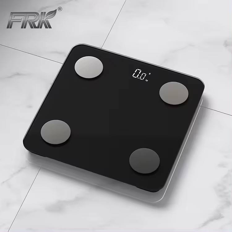 เครื่องชั่งน้ำหนักไขมันในร่างกายสีดำ