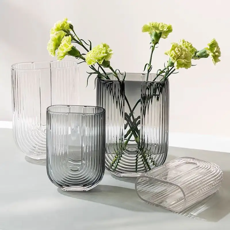 Vente en gros Vases en verre gris décoratifs modernes nordiques plats en forme de U à rayures pour hôtels et maisons