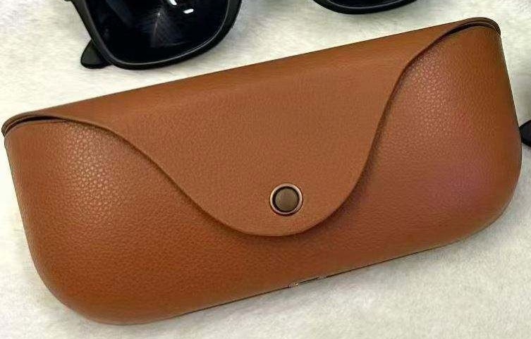 เคสชาร์จสีน้ำตาล