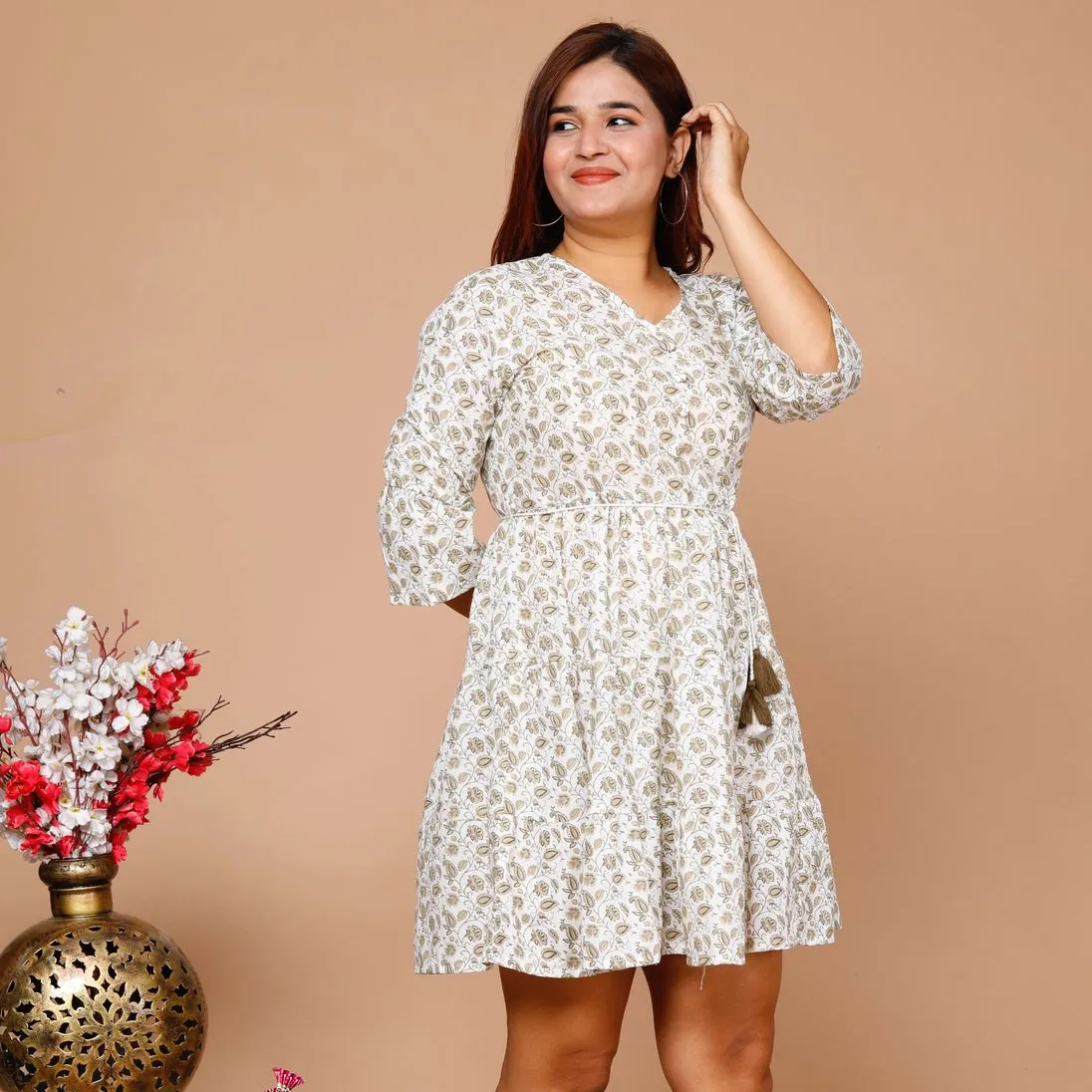 Mini vestidos para mujer chica producto a granel hecho a mano casual. Moda al aire libre uso diario estampado floral