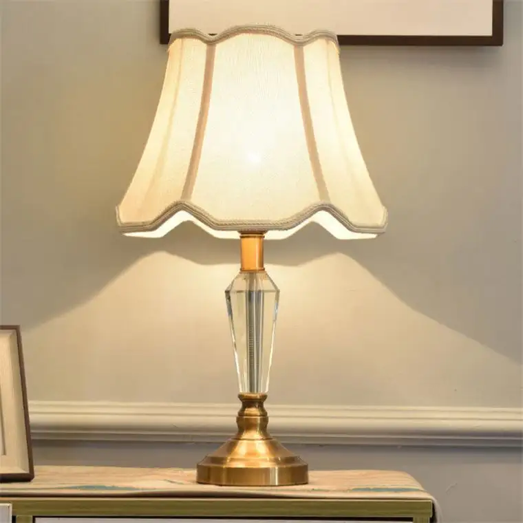 Lámpara de mesa de decoración de boda de lectura moderna acogedora de arte clásico de estilo europeo dormitorio del norte de Europa personalizada