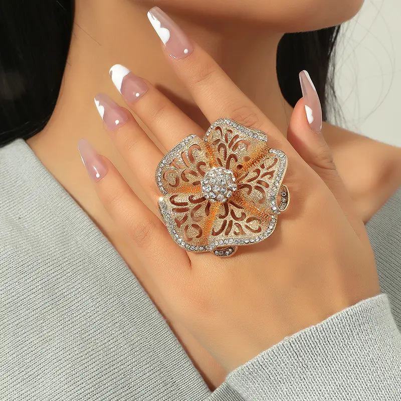 Yingtongแฟชั่นVINTAGE Big Gold Crystalดอกไม้ผ้าเช็ดปากแหวน 2024 เครื่องประดับแหวนผู้หญิง