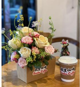 Cà phê tùy chỉnh xách tay hoa hộp, Hoa bó hoa hộp bánh, món tráng miệng nướng hộp quà tặng, 2 cup tàu sân bay - Product Image 1