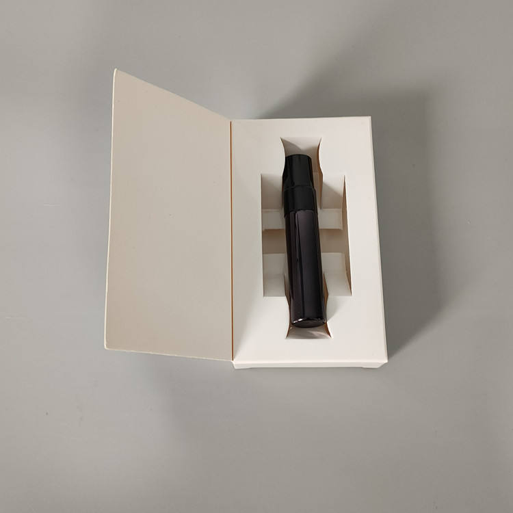 Noir avec boîte blanche