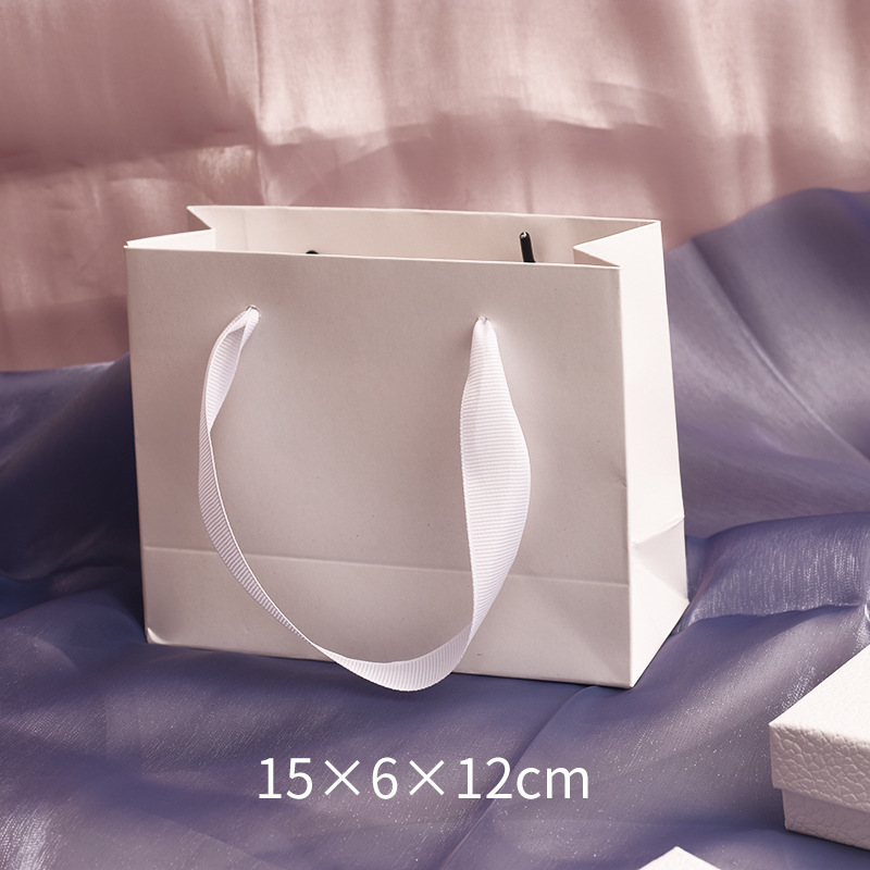 Horizontal paper bags