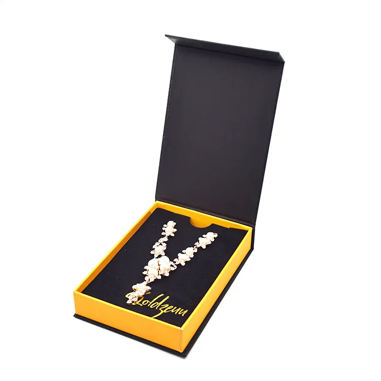 2024 nouveaux modèles boîte de papier cadeau de bijoux magnétique en forme de livre noir avec insert en mousse