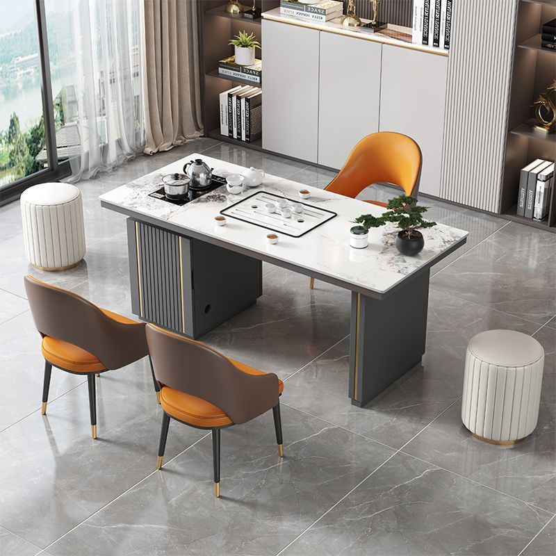 1 table, 3 chaises d'espace, 2 tabourets ronds