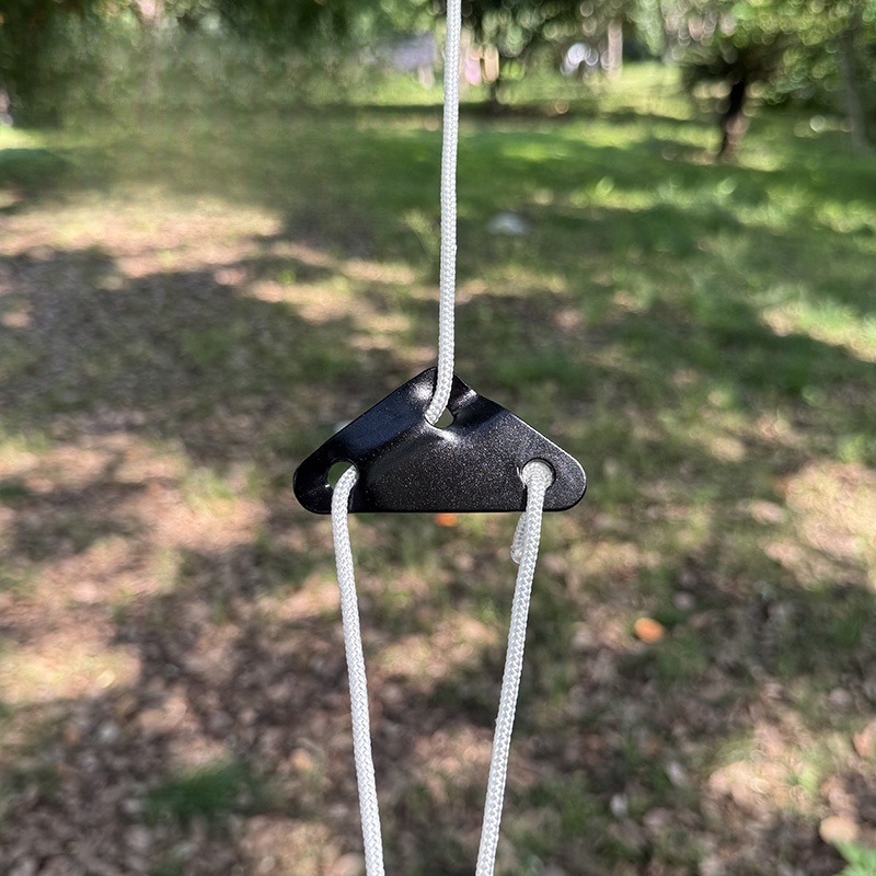 Pièce triangulaire noire + corde coupe-vent blanche de 3 m