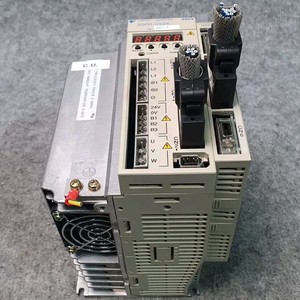 SGDH-05DE-OY servomotore AC nuovo nella scatola con PLC PAC e servomotore YASKAWA controller dedicati - Product Image 3