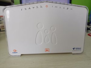 ONT英語ファームウェア光ファイバー機器1GE + 2FE ++ 1CATV + 2TEL + 1USB FTTH HG8245C EPON 99% 新しいルーター4Gネットワーク