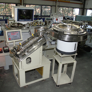 Die voll automatische Nylonschnallen-Montage maschine der QFW Assembly Factory ist nicht standard mäßig mit SPS und Getriebe 1 Jahr Garantie - Product Image 5