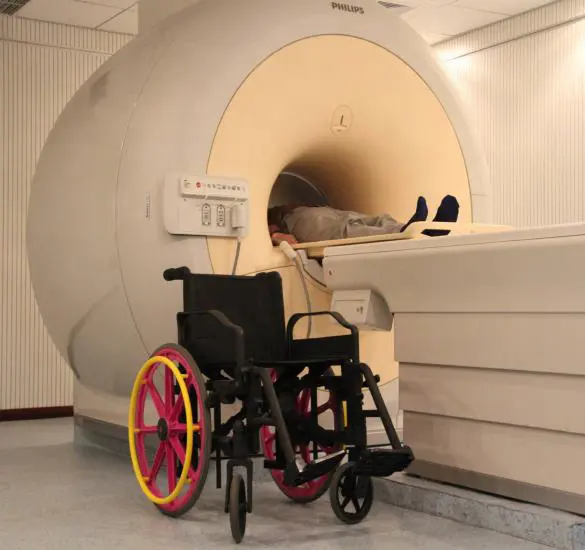 Nessun magnetismo metallico MRI compatibile con tutte le sedie a rotelle in plastica per uso MR e CT