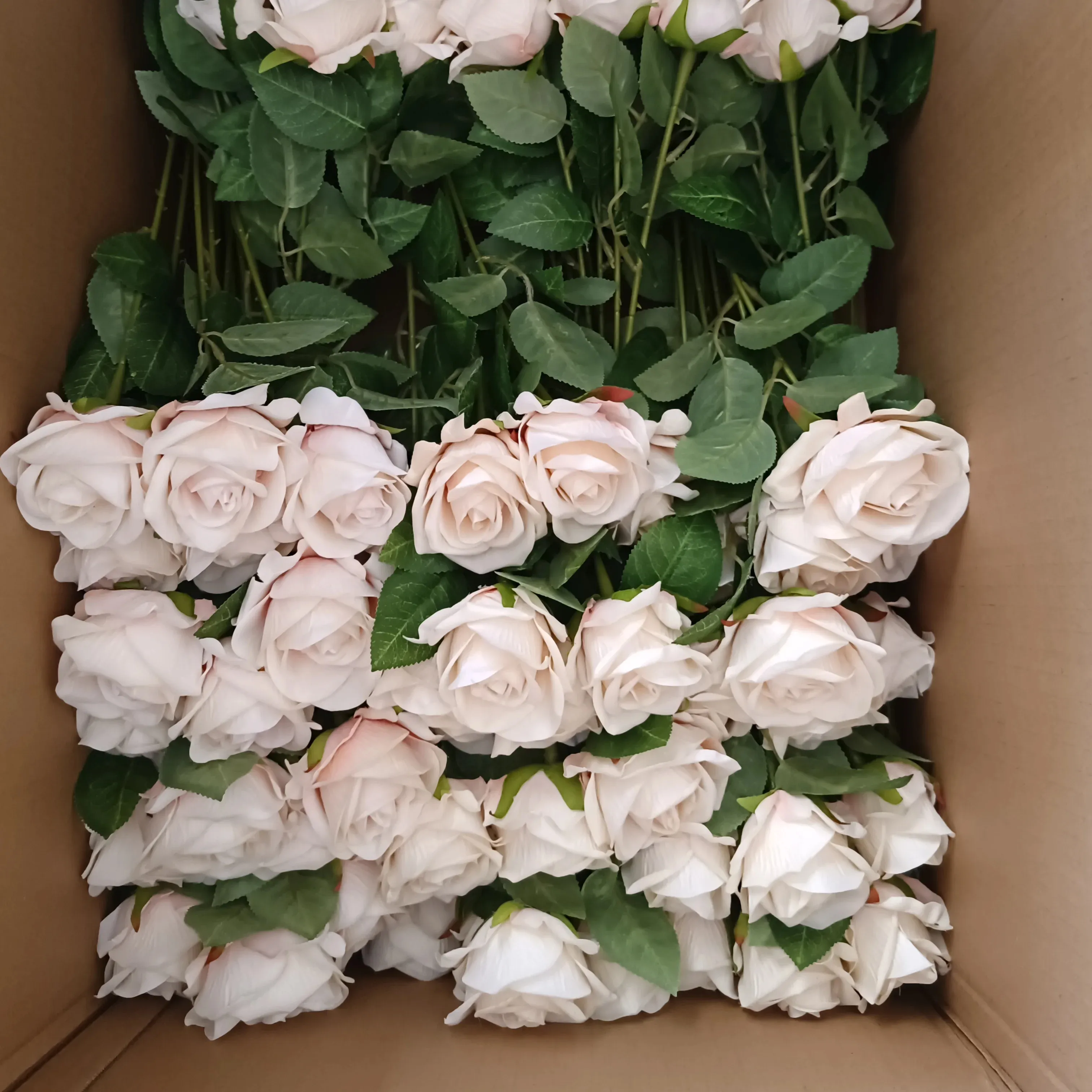 Vendita calda di seta bianca grandi Flores di Rose artificiali fiori fiori fiori fiori di velluto alla rinfusa per il matrimonio bohémien decorazione per la casa