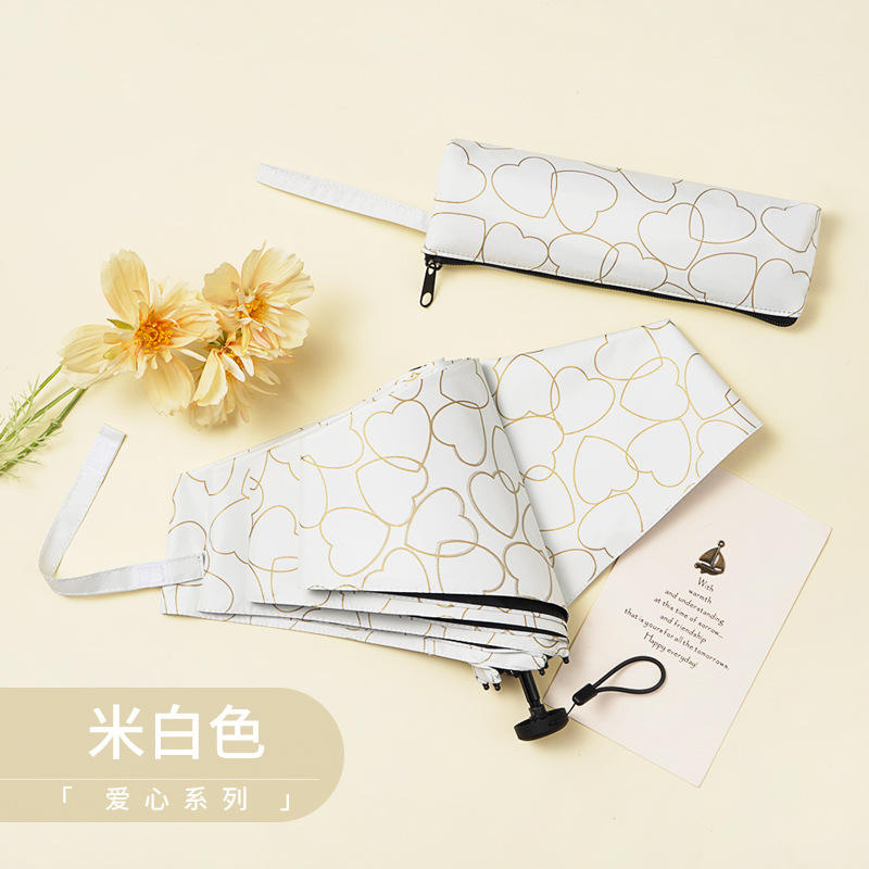 สีขาวงาช้างรูปหัวใจ