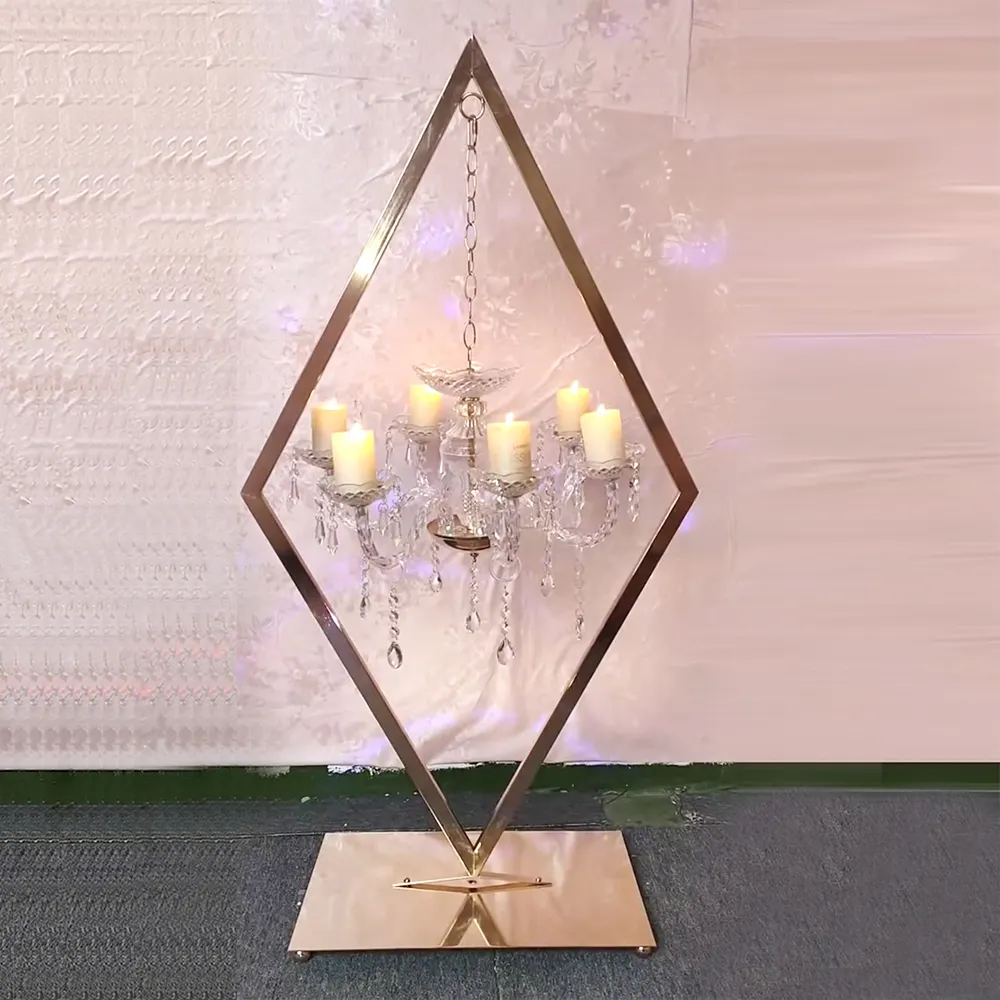 Neues Design hohe Kristall Kandelaber Kuppel Metall Goldene Kerzenhalter für Mittelstücke Hochzeits tisch