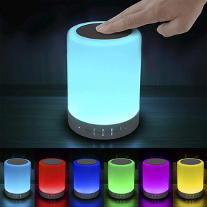 Leistungsstarker Subwoofer Wireless Speaker LED Nachtlicht Touch <span class=keywords><strong>Sensor</strong></span> mit BT wiederaufladbare dimmbare Tischlampe für Schlafzimmer Büro