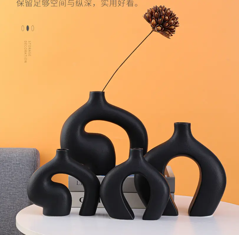 Vaso in ceramica irregolare vuoto creatività nera Nordic Rustic Boho gres per lo styling dello scaffale da tavolo per la casa permanente artificiale