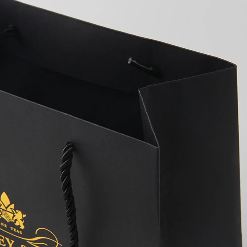 Livraison gratuite marque de luxe Shopping Boutique recycler papier Kraft emballage cadeau sacs avec votre propre Logo personnalisé