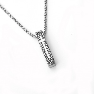 สร้อยคอสเตนเลสสตีลสำหรับผู้ชายลายหินย้อนยุคแบบส่วนตัวและเรียบง่าย - Product Image 3