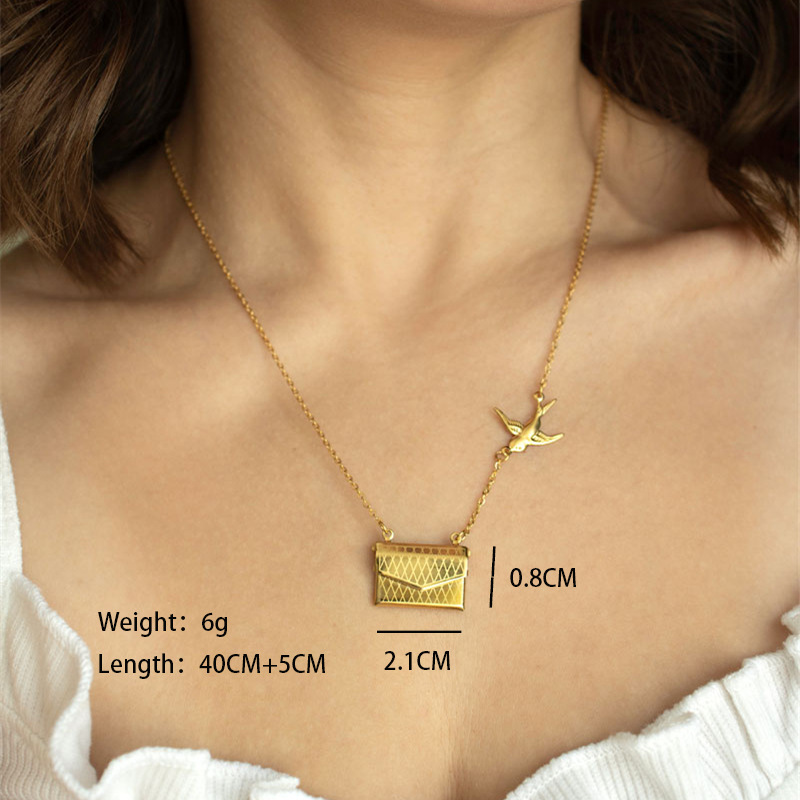 Collier lettre d'amour pigeon volant (or)
