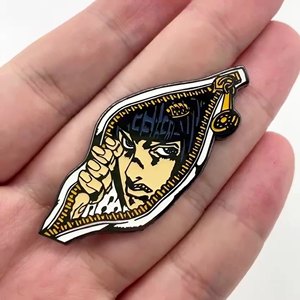 スポットグッズ最新卸売漫画ブガラリフトブローチJOJOのファンタスティックアドベンチャーメタルバッジエナメルラペルピン
