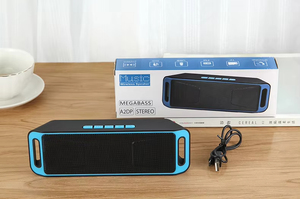 Orador exterior Coluna sem fio portátil impermeável Altifalante Caixa Speaker com cartão Tf Entrada Aux Rádio Fm