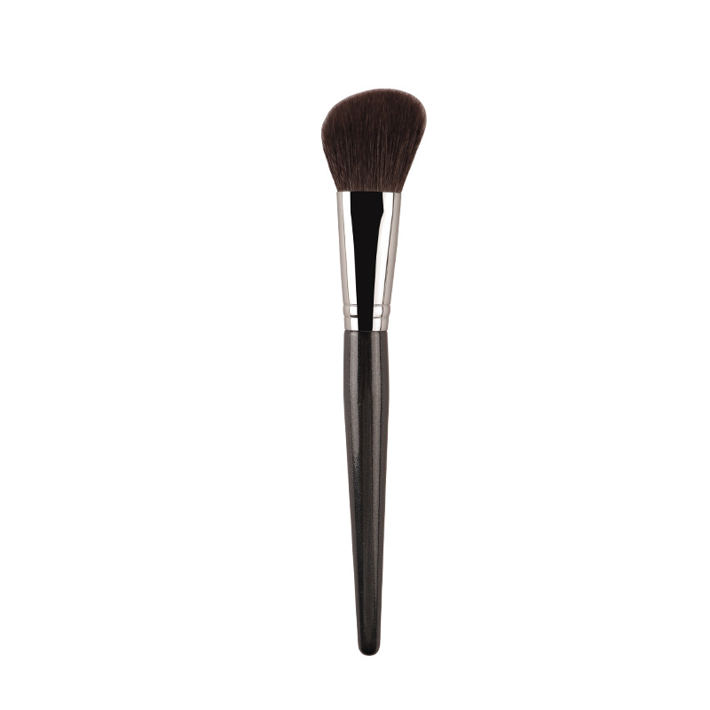 Angled blush brush-wool-pouch style
