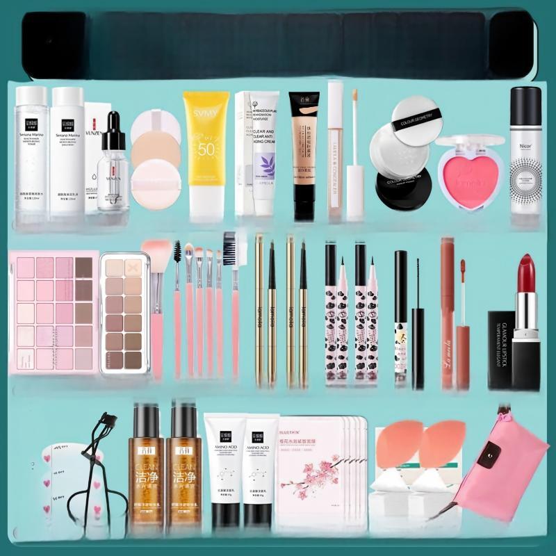 El maquillador recomienda un juego completo de 50 artículos de maquillaje.