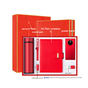 OEM 10000mah power bank e portachiavi e A5 plain <span class=keywords><strong>notebook</strong></span> & pen e chiavetta USB da 32G e pallone sottovuoto 6 in 1 set regalo