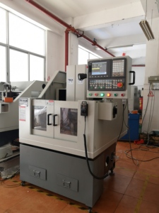 Mini enrutador CNC de 5 ejes, herramienta de 2.2KW, motor de 540W, bloque de guía de fibra óptica para piezas de automóvil, enrutador Cnc para carpintería - Product Image 2