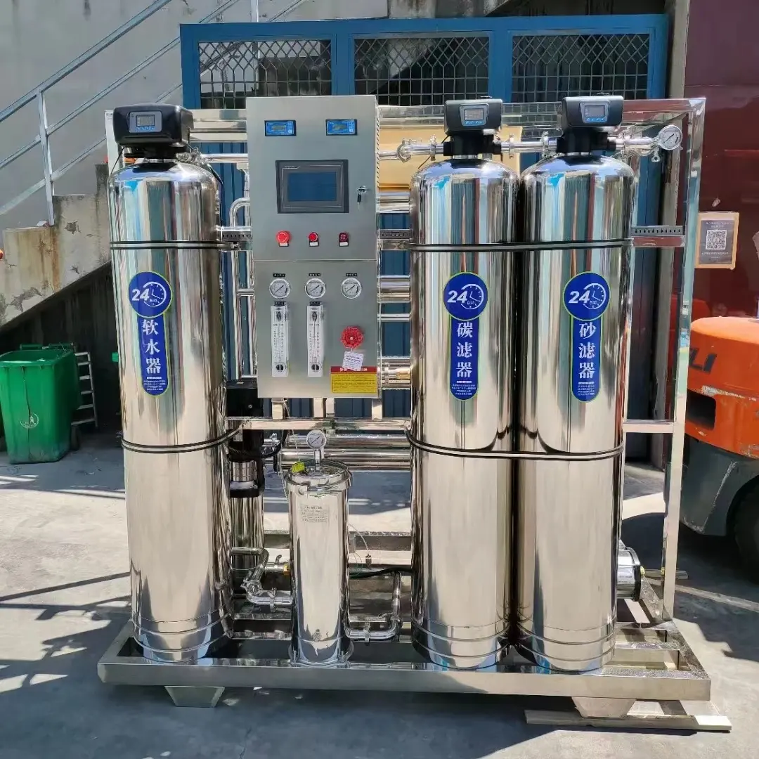 आरओ मशीन 1000एलपीएच 1000 प्रति घंटा आरओ प्लांट प्लस शुद्ध पानी के टैंक जल उपचार टैंक और भरने की मशीन