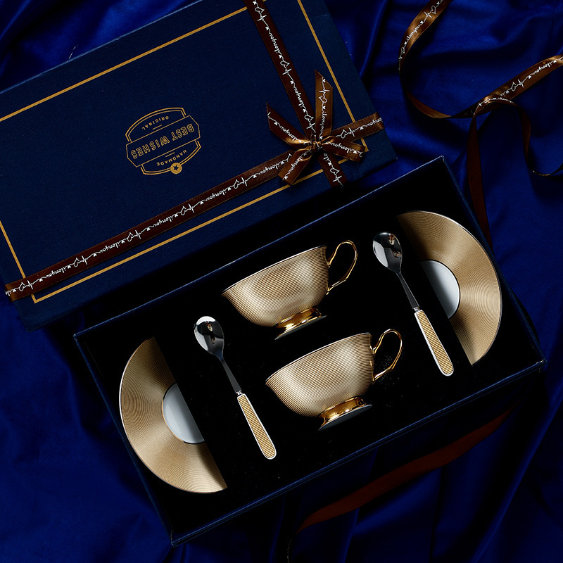2 tasses 2 assiettes 2 cuillères-coffret cadeau exquis