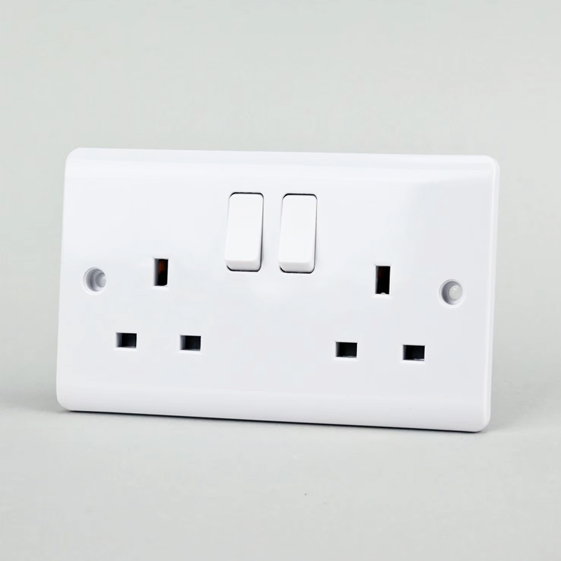 Prise double 13A à interrupteur sans néon