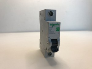 Nuova e originale scatola Plc di 12 X EZ9F66106 Easy9 6A polo singolo 6kA C curva MCB (63) PLC Controller di programmazione - Product Image 3