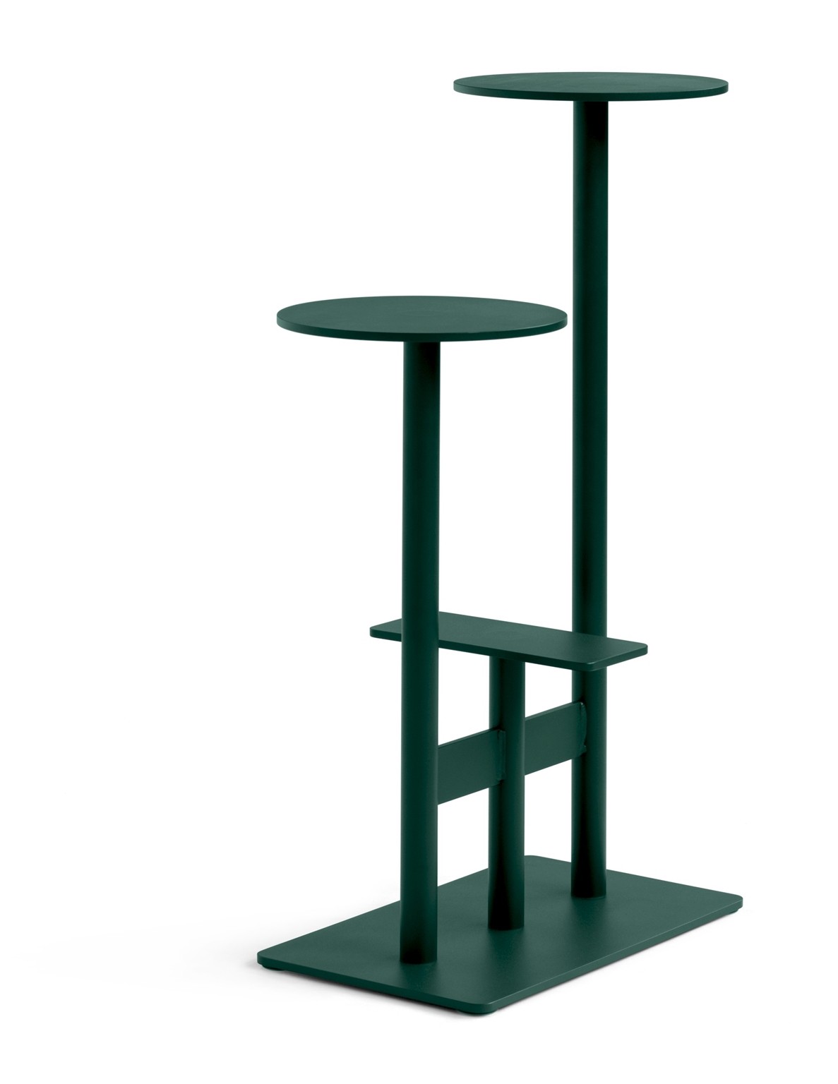 Bar avec tables et chaises en fer forgé