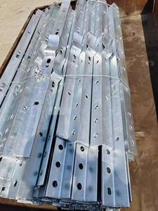 Q235/Q355碳钢电杆交叉臂镀锌合金，用于架空电力线耐用且耐候 - Product Image 4