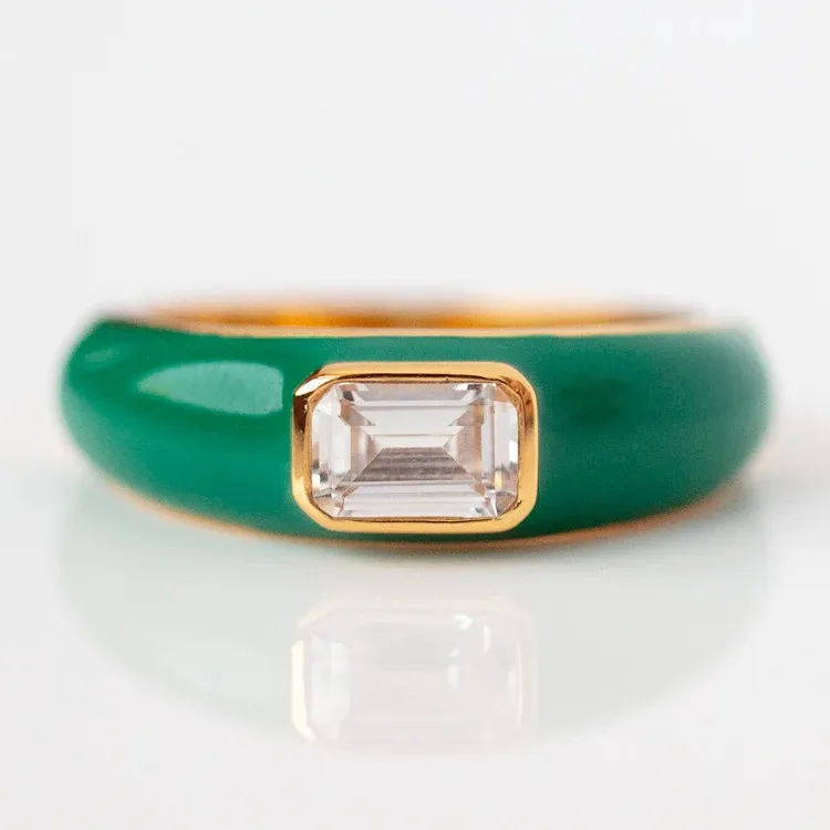 Il più nuovo arrivato smalto verde e Baguette Diamond CZ Stone Dome Fashion Ring Jewelry for Girls