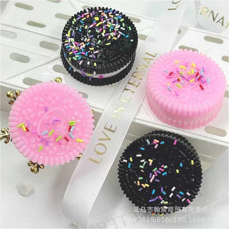 Oreo pink sandwich cookies