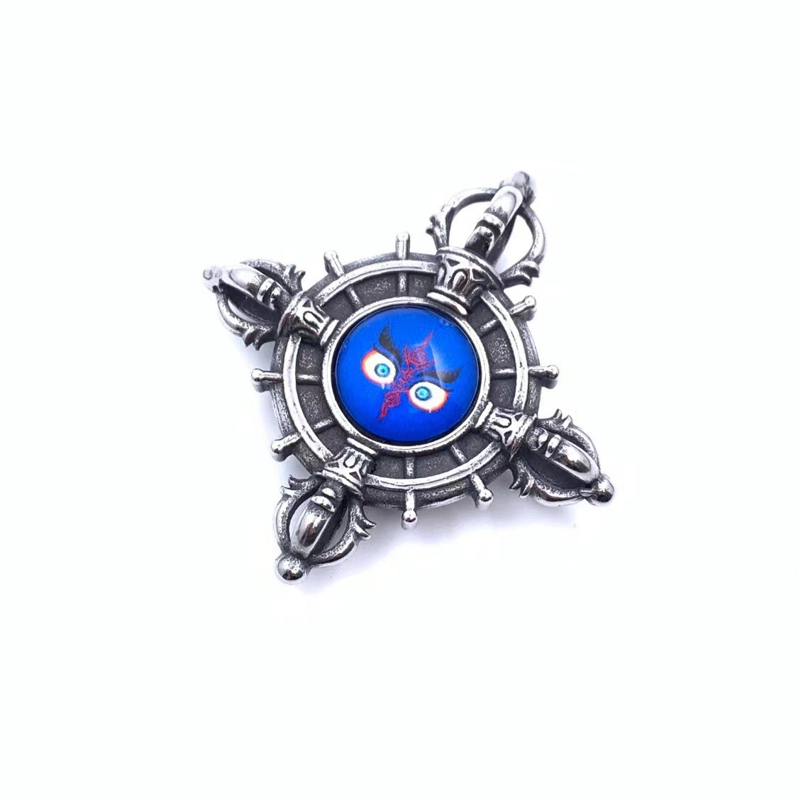 01 Pendentif avec une chaîne de 60 cm de long