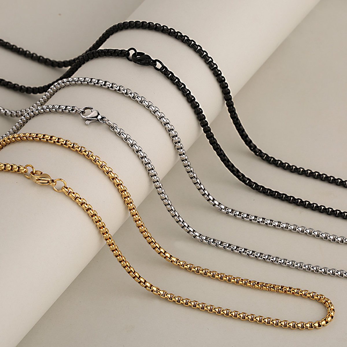 Catena di perle quadrate in argento da 3 mm, 60 cm