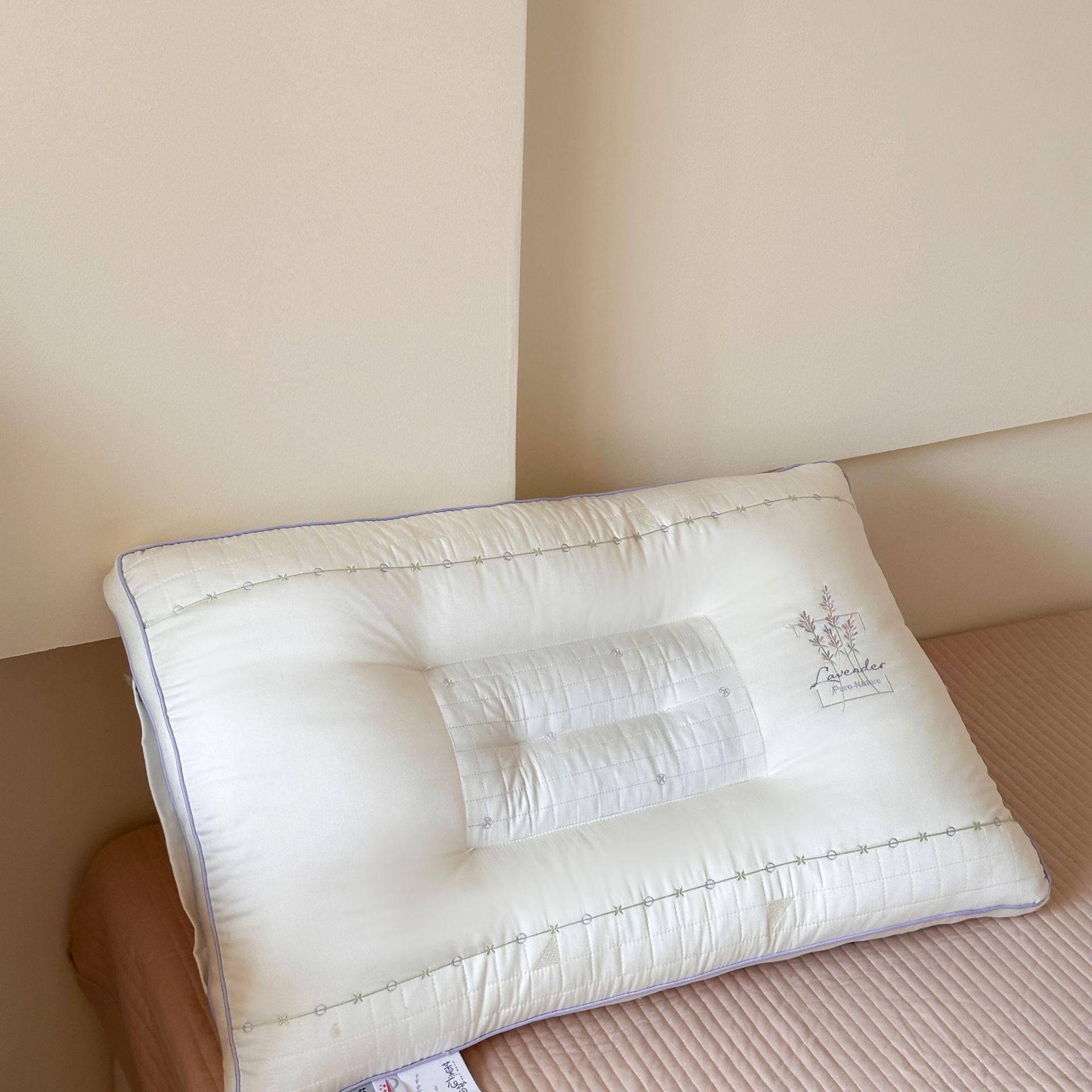 Almohada para el cuello 3D Lavanda - Blanco