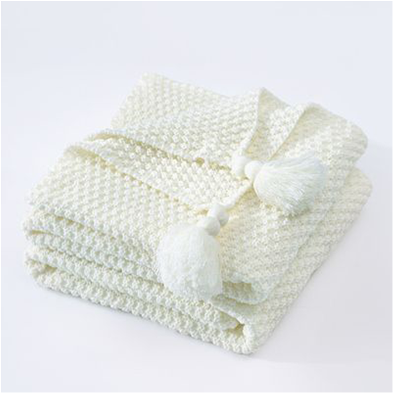 Blanc avec pompon