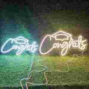 Hot Sale beliebt Graduierte Led Leucht reklame Herzlichen Glückwunsch mit Hut LED Leucht schild für Wand dekoration