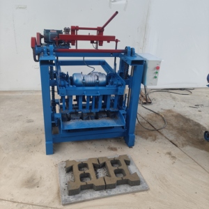 Máquina hidráulica de bloques de hormigón para uso industrial con sistema de apilamiento de palés - Product Image 2