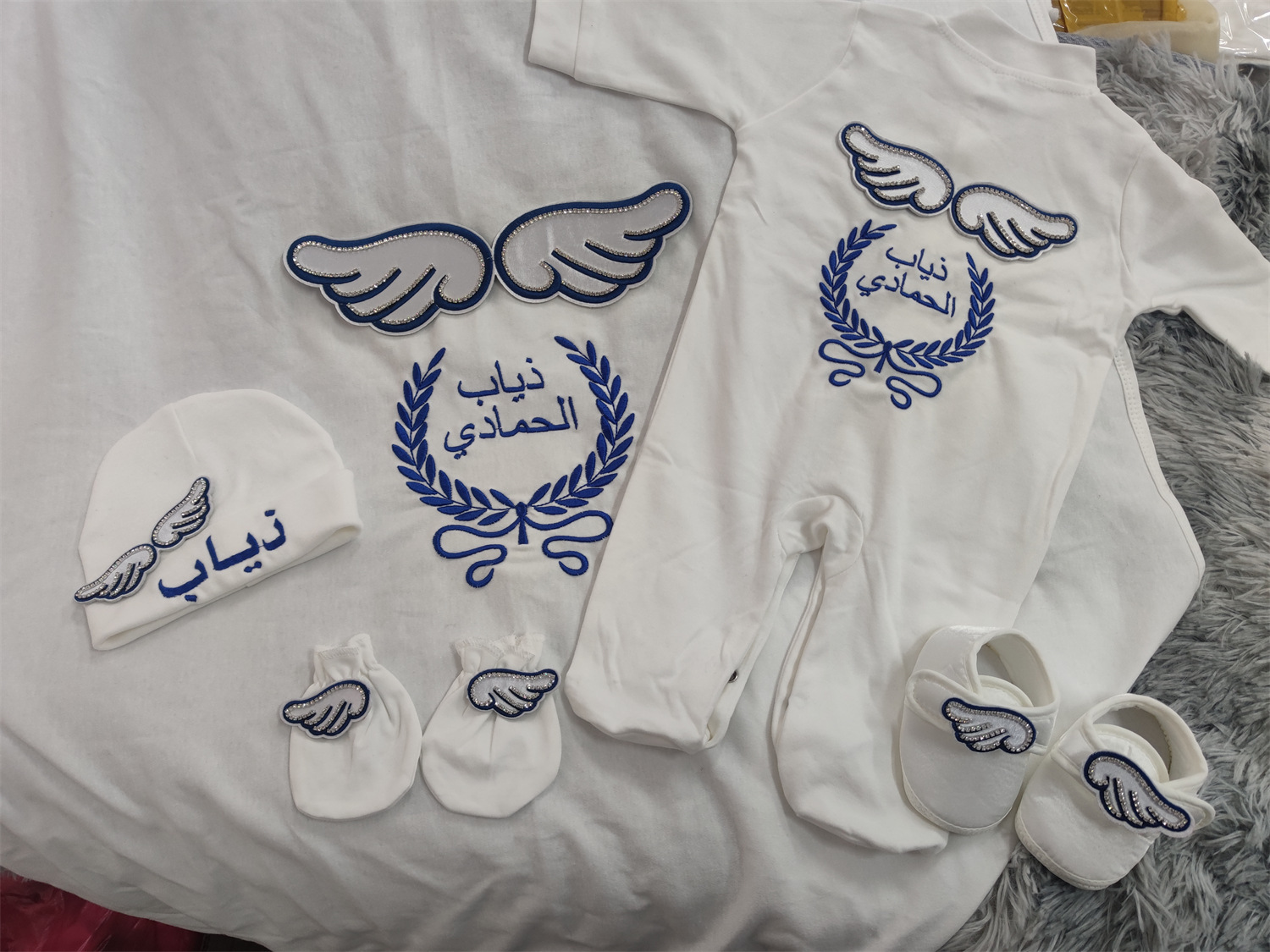 Sapphire blue edge white background wings(with no custom)